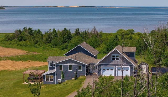 Spacious 6 BR Water view home - Sleeps 11 - Private - Near beach