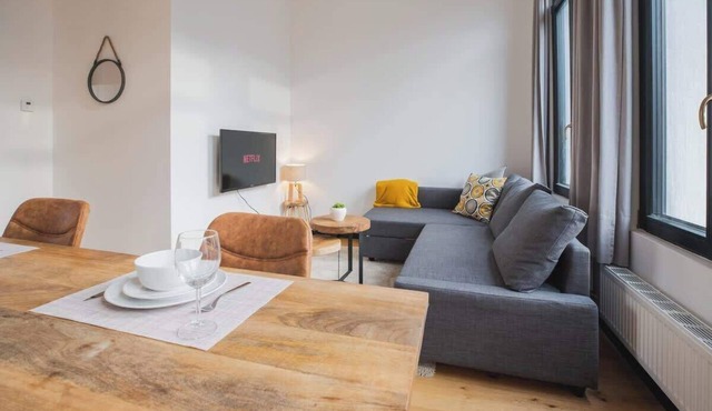 Spacious 6-Guest Antwerp Duplex + Free parking
