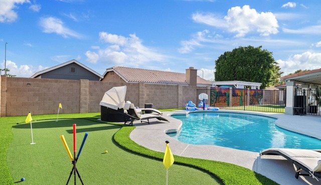 Spacious 6BR villa | Heated pool & hot tub | Mini golf, ping pong & billiards | Sleeps 16 | Close to golf, dining & outdoor fun