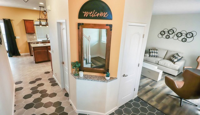 Spacious 6BR West Omaha, Garage, Deck, Workspace, W/D, Pet-Friendly