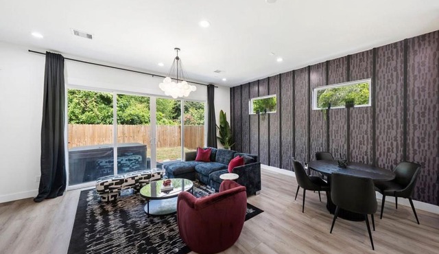 Spacious 6BRs duplex 8 beds Sleeps 12