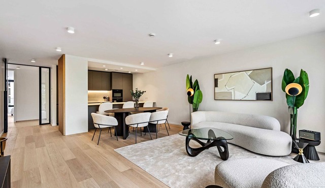 Spacious 6th-Floor Gem: Modernity Meets Comfort!