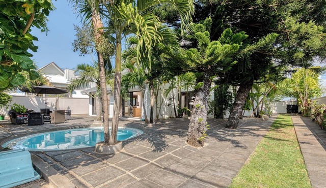 Spacious 7-bedroom villa in fabulous Pointe d'Esny