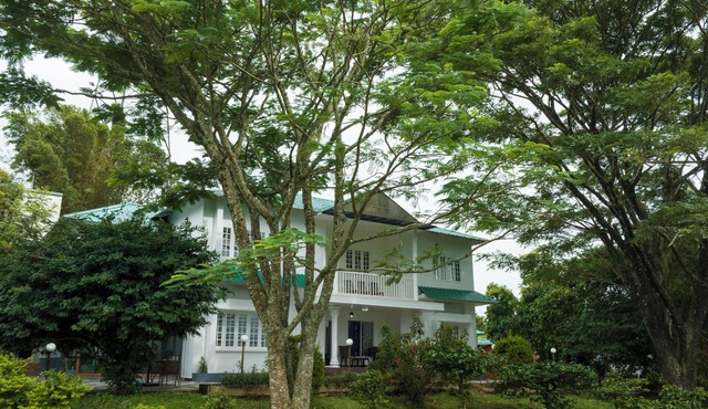 Spacious 7-bedroom bungalow in lovely Munnar with WiFi