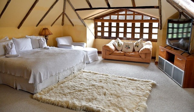 Spacious 7-bedroom chalets in the mountainous forests near Cali with WiFi