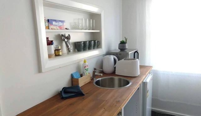 Spacious 7-bedroom house with WiFi, AC in beautiful Hamilton