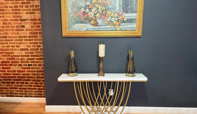 Spacious 7-bedroom townhome in awesome Baltimore with AC