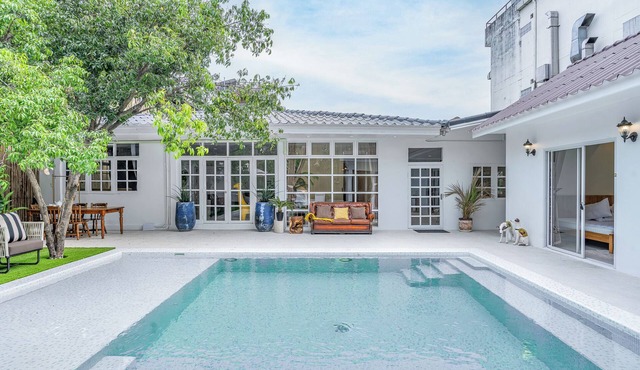 Spacious 7-bedroom pool villa in gorgeous Chiang Mai