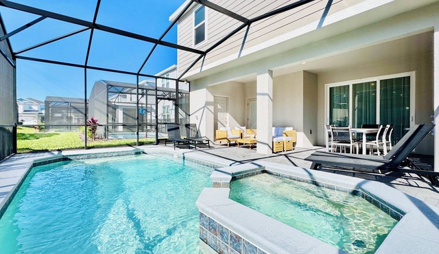 Spacious 7BR Clermont Retreat w/4 King Beds, Modern Comfort & Great Location