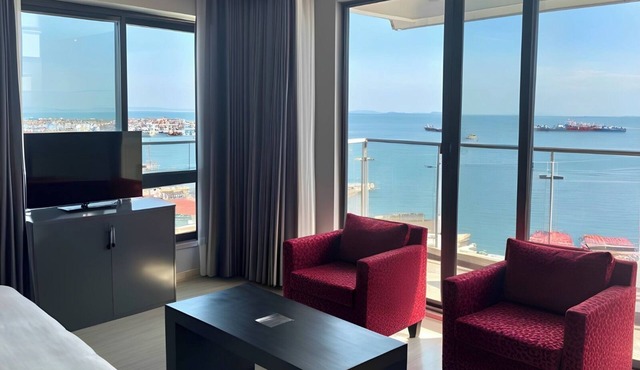 Spacious 8-bedroom apartment with WiFi, AC in charming Istanbul