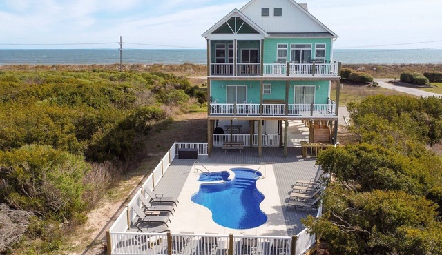 Spacious 8-bedroom oceanview house in North Topsail Beach, perfect for gatherings!