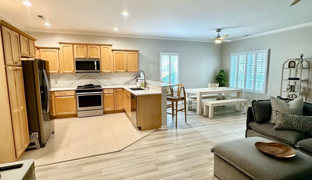 Spacious 8br/5.5ba home in Rehoboth Beach. WiFi, Pool, Pet friendly, Renovated.
