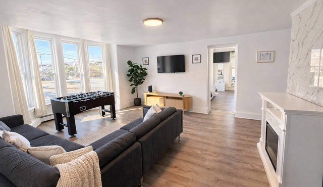Spacious 8BR Home w/Foosball & Parking