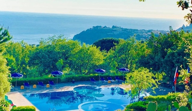 Spacious 9-bedroom apartment with WiFi, AC in enchanting Ricadi