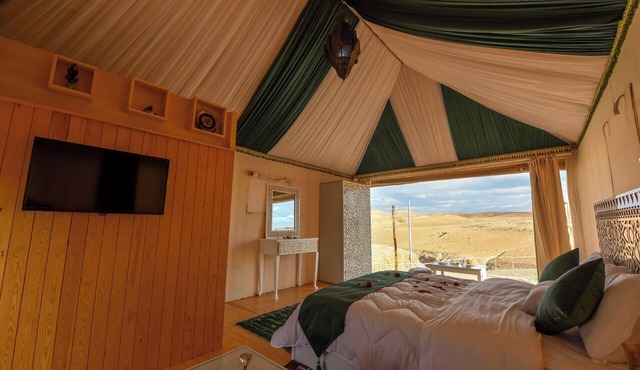 Spacious 9-bedroom lodge in enchanting Marrakech with WiFi, AC