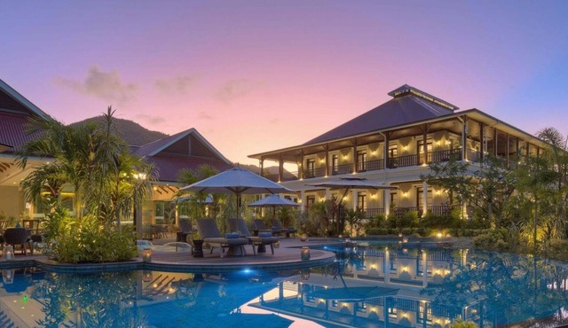 Spacious 9-bedroom estate in delightful Anse Volbert Village