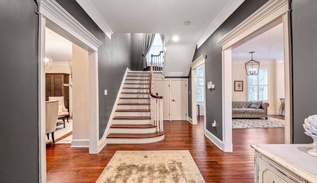 Spacious 9B Mansion 4 Levels -Private Yard & Parking