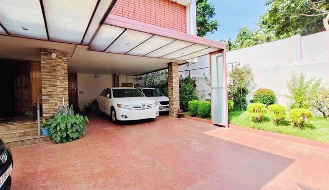 Spacious AC Bedroom with Attached Bathroom, in the Heart of Trivandrum