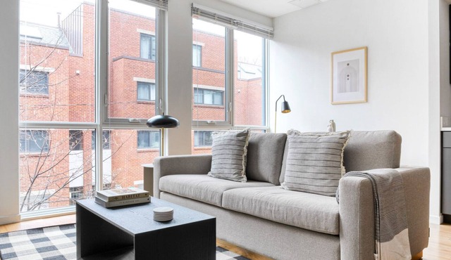 Spacious Allston Studio w/W/D & Gym, near Green Line, by Blueground