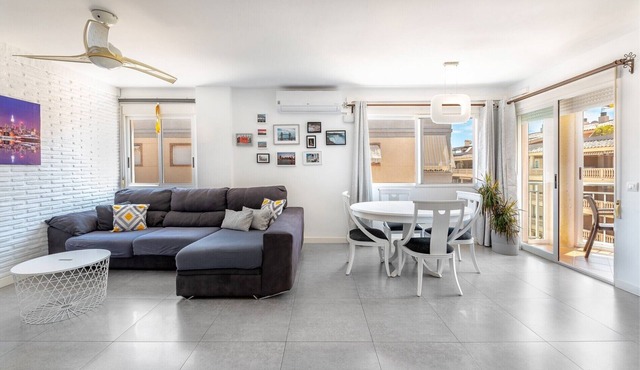 Spacious 'Amplio Canet' Apartment with Shared Pool, Wi-Fi, and Air Conditioning