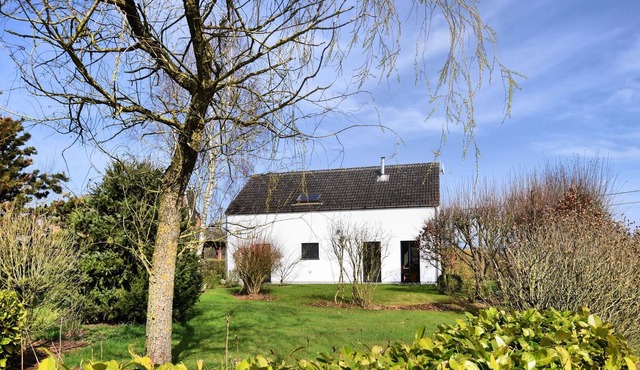 Spacious and attractive holiday home in peaceful setting with beautiful, large garden