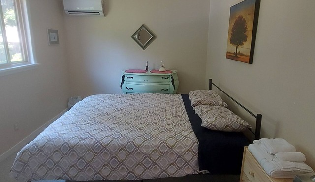 Spacious and bright 2 bedroom suite close to forest and hiking trails.