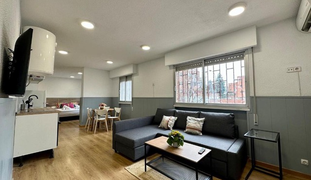 Spacious and bright 1 bedroom apartment