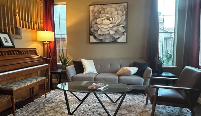 Spacious and bright 4-bedroom retreat close to everything
