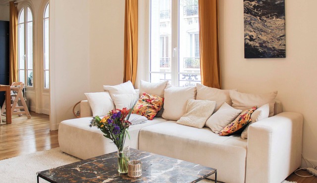 Spacious and bright 95m² apartment in Courbevoie
