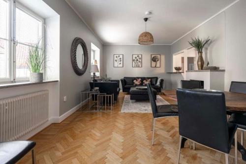 Spacious and central 4BDR apartment
