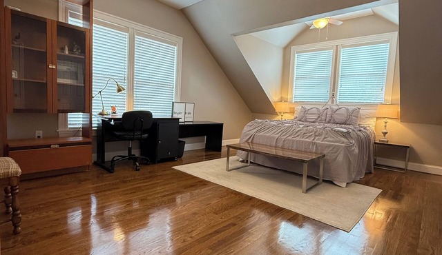 Spacious and Charming 2BR condo with deck central AC/Prime location in Newton