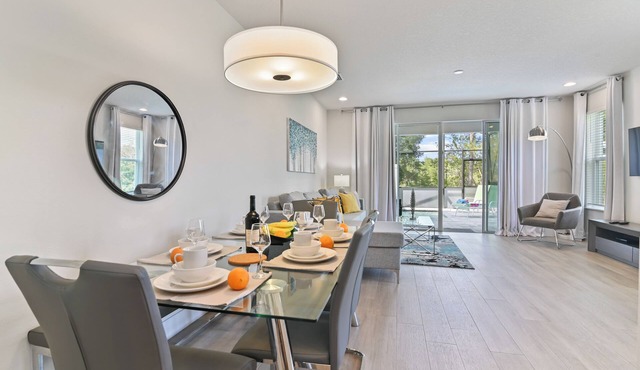 Spacious and charming private Pool Townhome. Nxt to Disney