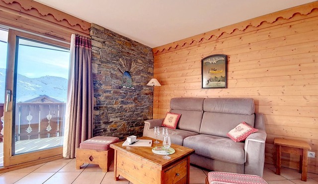 Spacious and comfortable flat near slopes with balcony