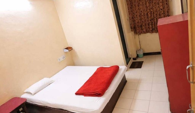 Spacious and comfortable Deluxe Double Room with a cozy bed and private bathroom