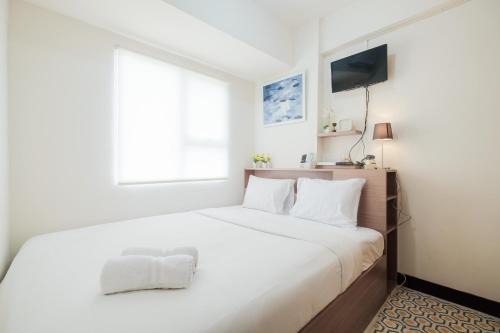 Spacious and Comfortable 2BR Cinere Resort Apartment By Travelio