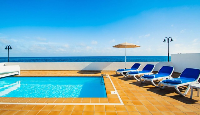 Spacious and comfortable home by the sea in Arrieta