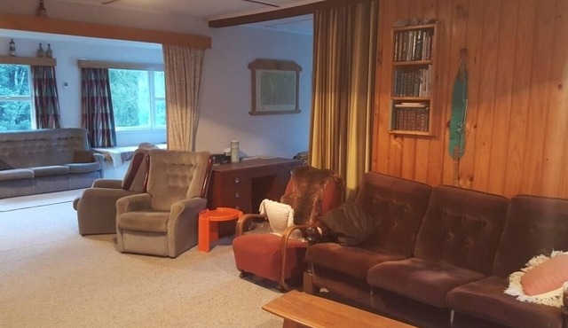 Spacious and cosy, bush setting