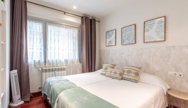 Spacious and cosy next to Zabalburu Square