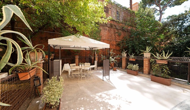 Spacious and Elegant 2Bed flat with private terrace in Monti