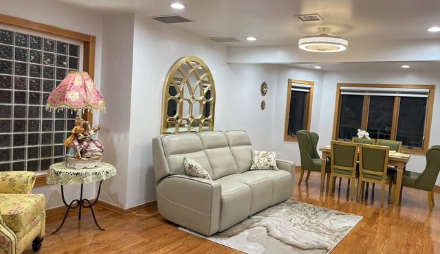 Spacious and Elegant apartment on second floor with all the amenities.