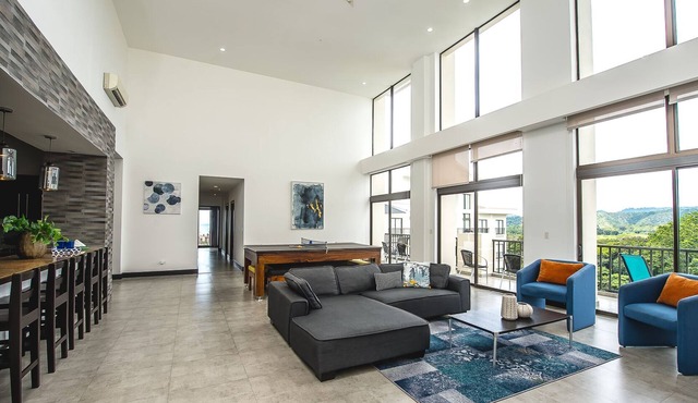 Spacious and Elegant Penthouse/Condo, on the floor 100 m from the Beach.