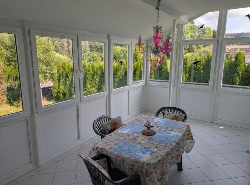 Spacious and Luminous 3 Bedroom Apartment in a Bungalow