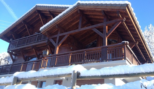 Spacious and luxurious chalet, tastefully decorated and beautiful views
