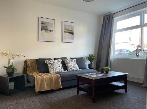 Spacious and Modern Home in Woodhouse - Sleeps 10