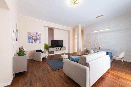 Spacious and Modern 3 Bedroom 2 Bathroom Apartment