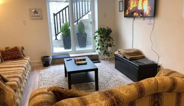 Spacious and private 2 bedroom unit with private entrance
