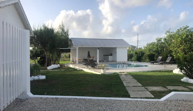Spacious and quiet home w/pool - 5 minutes to the beach