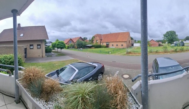 Spacious and quiet ground floor apartment in a 10-party house with far-reaching views