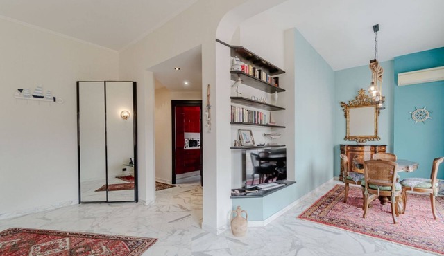 Spacious and welcoming 80 square meters apartment, perfect for four people, located on the fifth floor of a building with an elevator (NOT accessible to disabled guests).The property is located in the Sturla area, a residential neighborhood in Genoa alon
