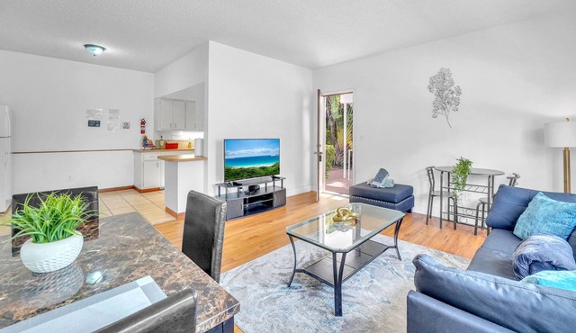Spacious apartment that sleeps up to 6 people. Near beach.